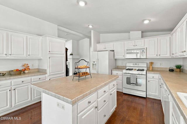 195 Tierra Rejada Road 127, Simi Valley, CA 93065 — photo 4 of 43