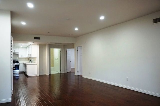 1029 S Hobart Boulevard 202, Los Angeles, CA 90006 — photo 6 of 26