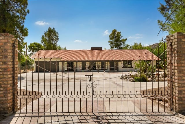 11560 Darling, Agua Dulce, CA 91390 — photo 4 of 75