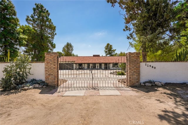 11560 Darling, Agua Dulce, CA 91390 — photo 5 of 75