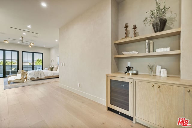 14273 Greenleaf Street, Los Angeles, CA 91423 — photo 34 of 71