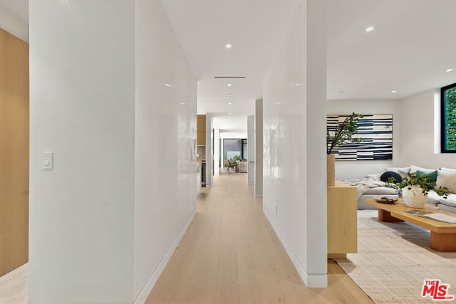 2031 Glyndon Avenue, Venice, CA 90291 — photo 13 of 58