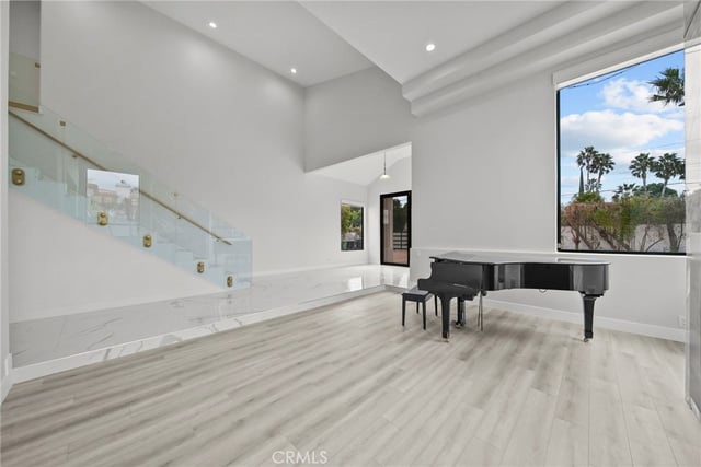 23129 Burbank Boulevard, Woodland Hills, CA 91367 — photo 3 of 63