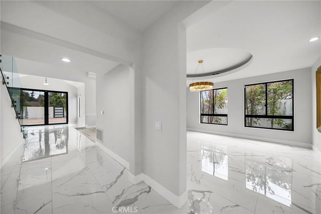 23129 Burbank Boulevard, Woodland Hills, CA 91367 — photo 5 of 63
