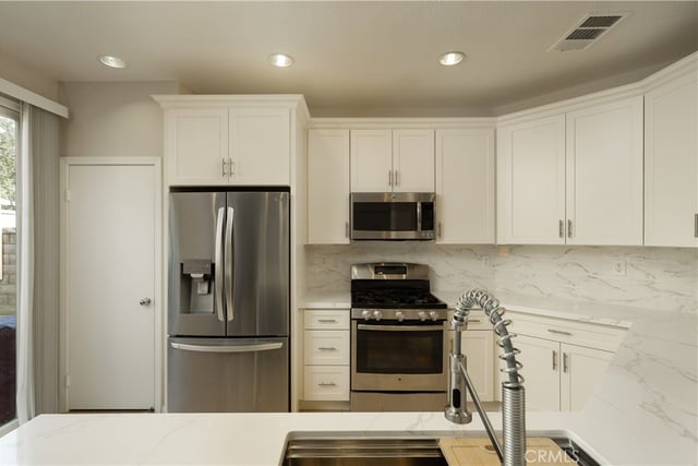 28215 Clementine Drive, Saugus, CA 91350 — photo 5 of 25