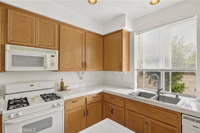 8200 Crebs, Reseda, CA 91335 — photo 12 of 30