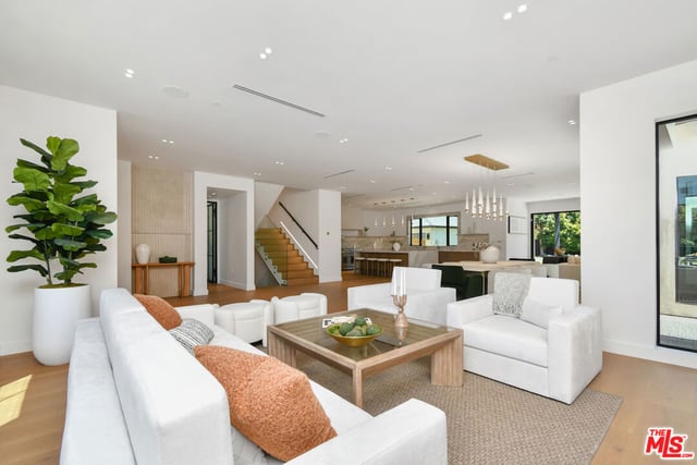112 S Valley Street, Toluca Lake, CA 91505 — photo 11 of 60