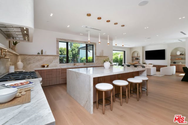 112 S Valley Street, Toluca Lake, CA 91505 — photo 18 of 60