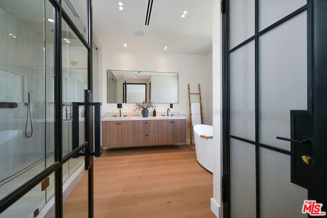 112 S Valley Street, Toluca Lake, CA 91505 — photo 28 of 60