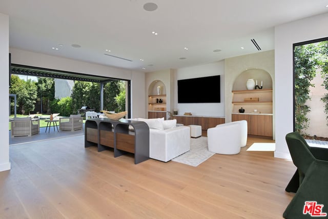 112 S Valley Street, Toluca Lake, CA 91505 — photo 9 of 60