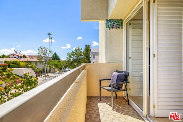 10511 Ashton Avenue 305, Los Angeles, CA 90024 — photo 5 of 16