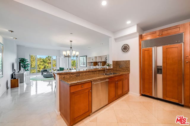 10727 Wilshire Boulevard 502, Los Angeles, CA 90024 — photo 16 of 31