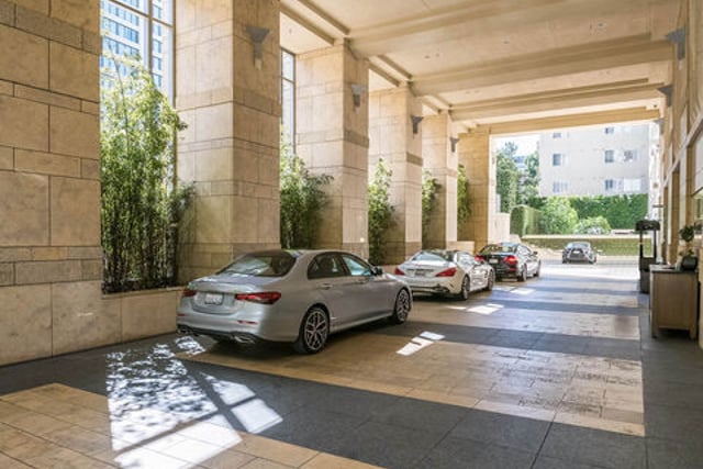 10727 Wilshire Boulevard 502, Los Angeles, CA 90024 — photo 4 of 31