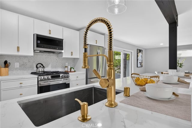 21530 Yucatan Avenue, Woodland Hills, CA 91364 — photo 12 of 44