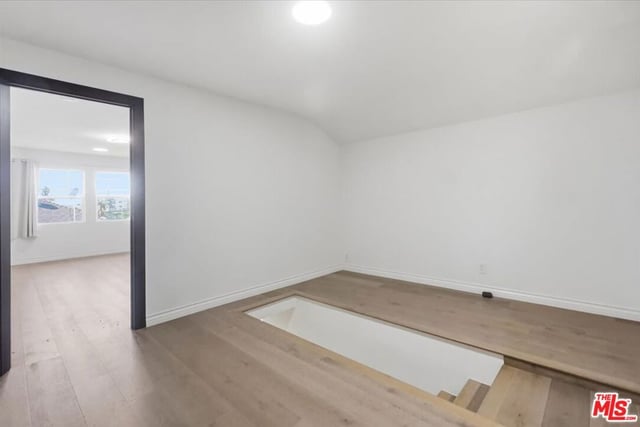 729 S Bronson Avenue, Los Angeles, CA 90005 — photo 11 of 55