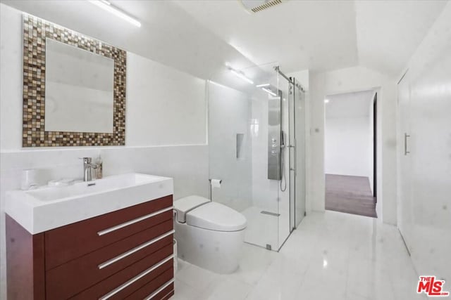 729 S Bronson Avenue, Los Angeles, CA 90005 — photo 15 of 55