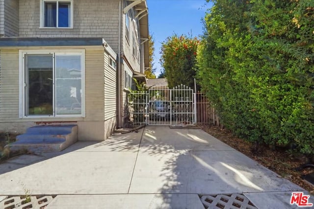 729 S Bronson Avenue, Los Angeles, CA 90005 — photo 22 of 55