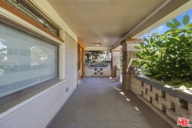 729 S Bronson Avenue, Los Angeles, CA 90005 — photo 25 of 55