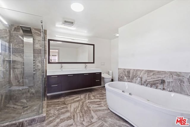 729 S Bronson Avenue, Los Angeles, CA 90005 — photo 3 of 55