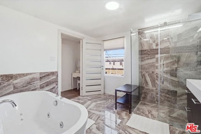 729 S Bronson Avenue, Los Angeles, CA 90005 — photo 4 of 55
