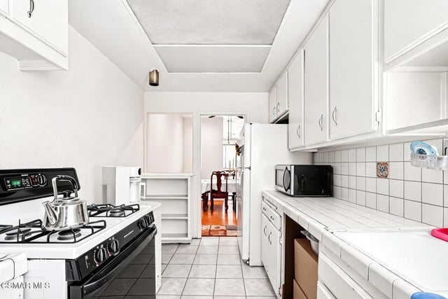 5307 Wilkinson Avenue 19b, Valley Village, CA 91607 — photo 10 of 32