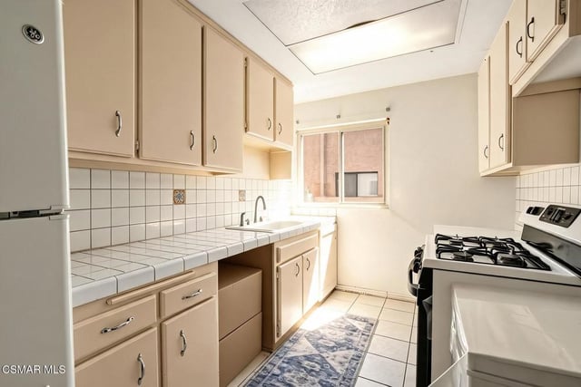5307 Wilkinson Avenue 19b, Valley Village, CA 91607 — photo 9 of 32