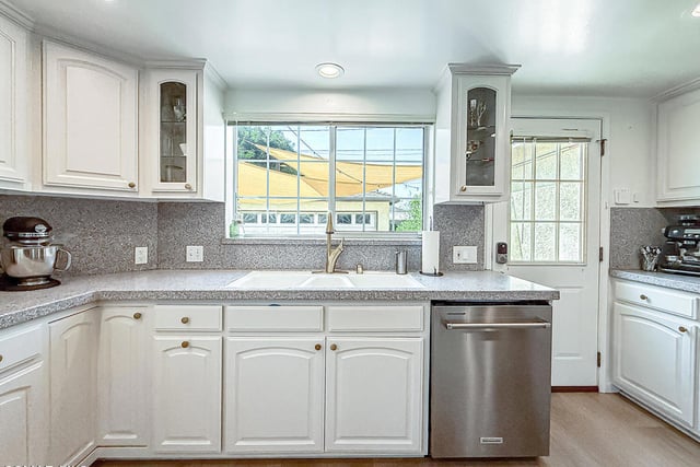 2035 N Evergreen Street, Burbank, CA 91505 — photo 15 of 41