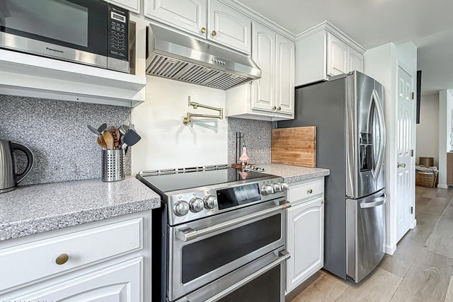 2035 N Evergreen Street, Burbank, CA 91505 — photo 16 of 41
