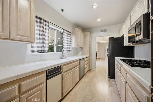 2205 S Bentley Avenue 102, Los Angeles, CA 90064 — photo 16 of 43