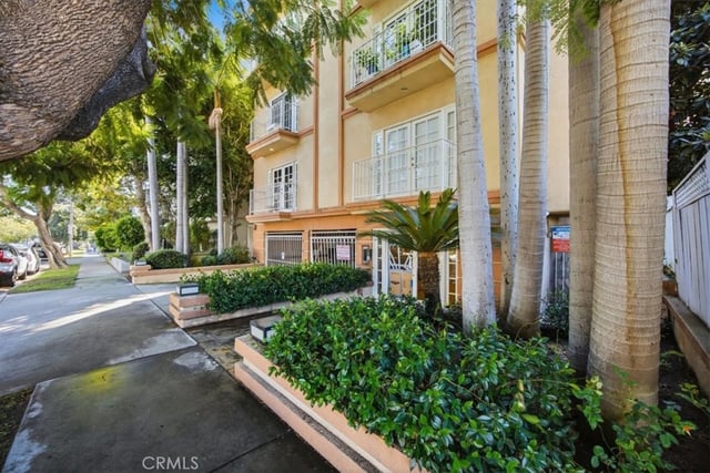 2205 S Bentley Avenue 102, Los Angeles, CA 90064 — photo 3 of 43