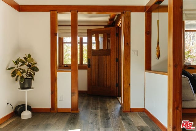 706 Navy Street, Santa Monica, CA 90405 — photo 4 of 34