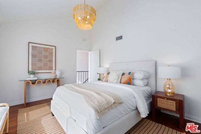 910 19th Street 10, Santa Monica, CA 90403 — photo 17 of 37