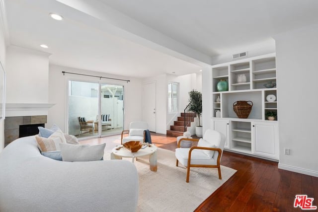 910 19th Street 10, Santa Monica, CA 90403 — photo 5 of 37