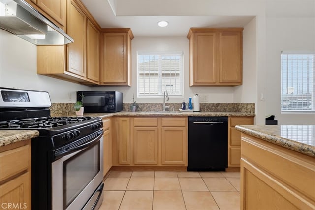 2542 E Madison Street, Carson, CA 90810 — photo 10 of 38