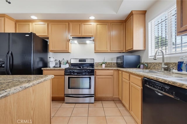 2542 E Madison Street, Carson, CA 90810 — photo 11 of 38