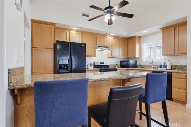 2542 E Madison Street, Carson, CA 90810 — photo 8 of 38