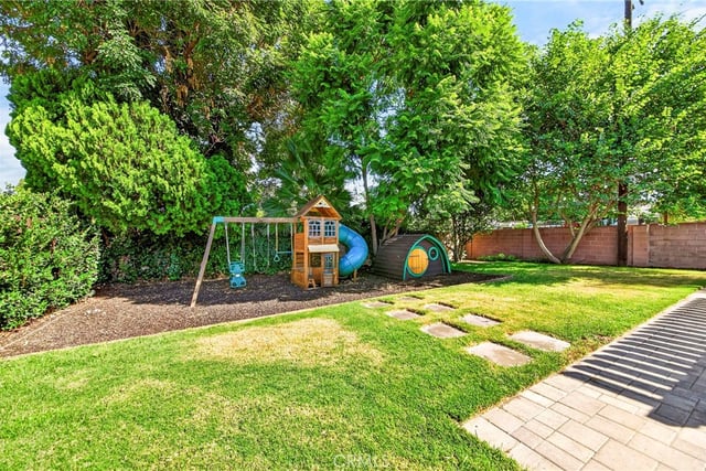 22817 Burbank Boulevard, Woodland Hills, CA 91367 — photo 36 of 40