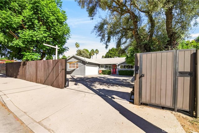 22817 Burbank Boulevard, Woodland Hills, CA 91367 — photo 4 of 40