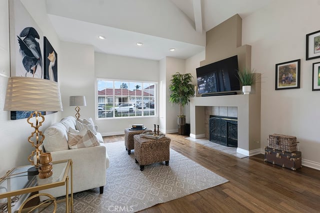 13620 Chesterfield, Moorpark, CA 93021 — photo 4 of 33