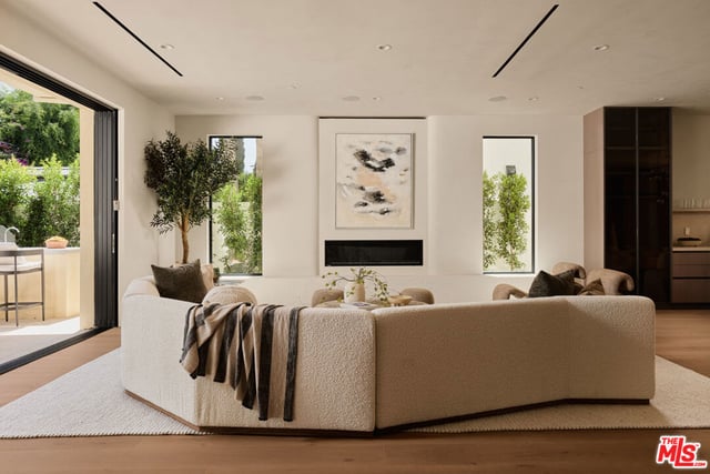 4514 Cedros Avenue, Sherman Oaks, CA 91403 — photo 12 of 43