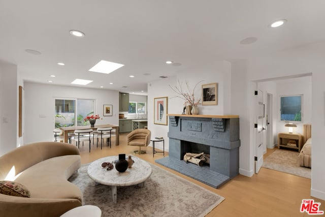 1556 La Baig Ave, Los Angeles, CA 90028 — photo 5 of 36
