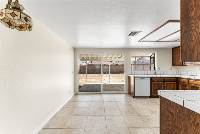 38470 Division, Palmdale, CA 93550 — photo 11 of 39