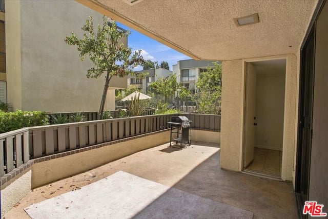 750 S Spaulding Avenue 107, Los Angeles, CA 90036 — photo 7 of 19