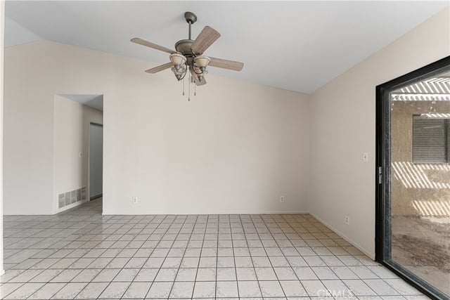 2427 Oakcrest, Palmdale, CA 93550 — photo 14 of 41