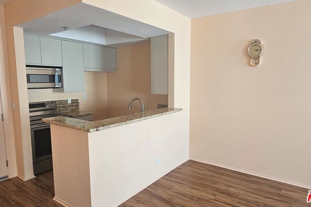 19350 Sherman Way 325, Los Angeles, CA 91335 — photo 12 of 37