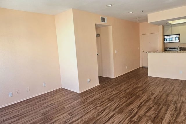 19350 Sherman Way 325, Los Angeles, CA 91335 — photo 3 of 37
