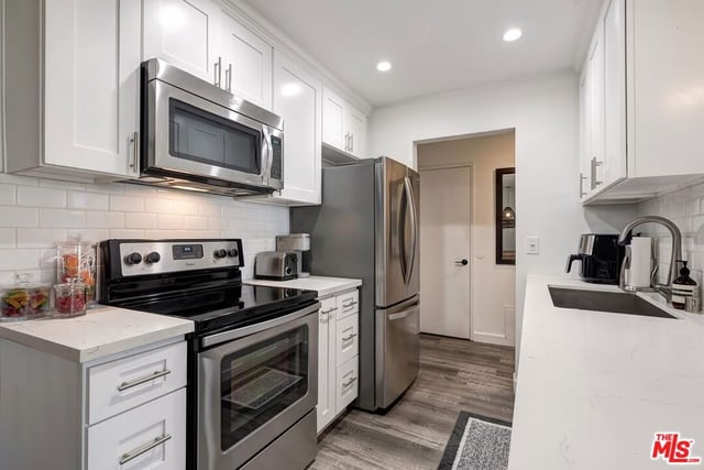 8530 Holloway Drive 422, West Hollywood, CA 90069 — photo 17 of 32