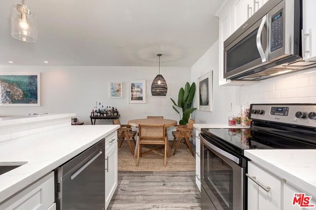 8530 Holloway Drive 422, West Hollywood, CA 90069 — photo 21 of 32