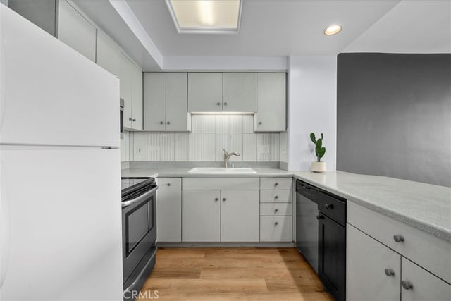 969 Hilgard Avenue 1006, Los Angeles, CA 90024 — photo 10 of 20