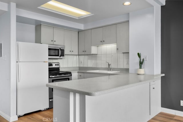 969 Hilgard Avenue 1006, Los Angeles, CA 90024 — photo 11 of 20